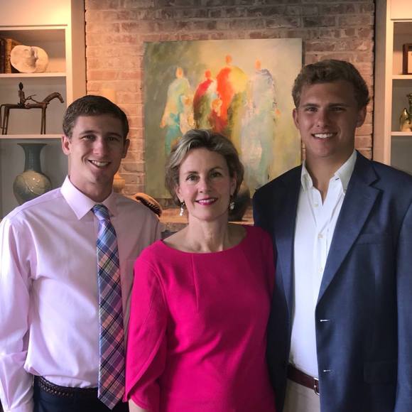 Meet your Posher, Laura - Picture 1 of 1